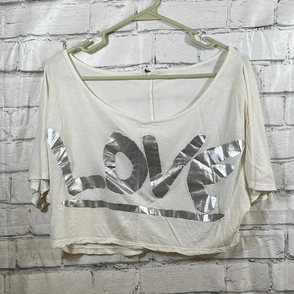 Women’s oversized LOVE crop top Medium